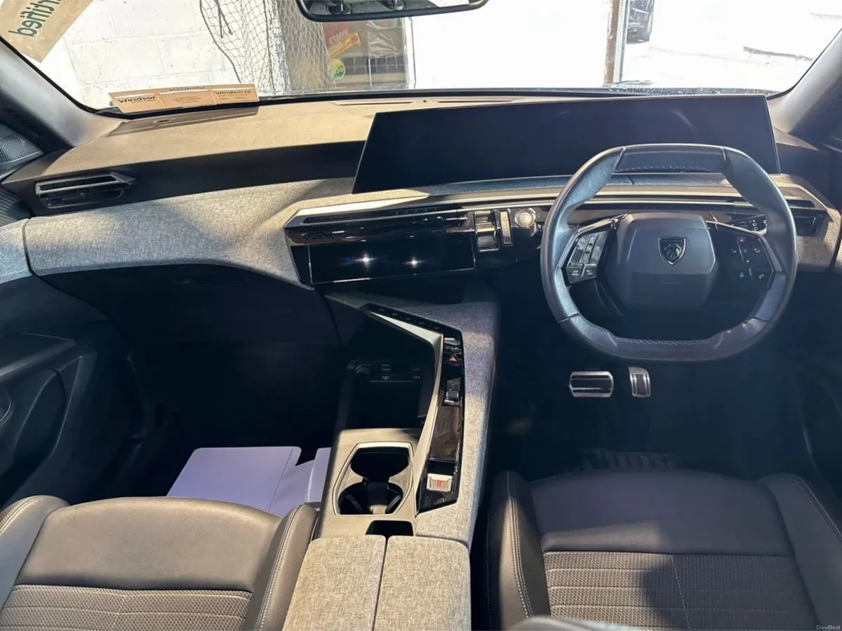 Peugeot 5008 73kwh 210hp Allure - Image 4