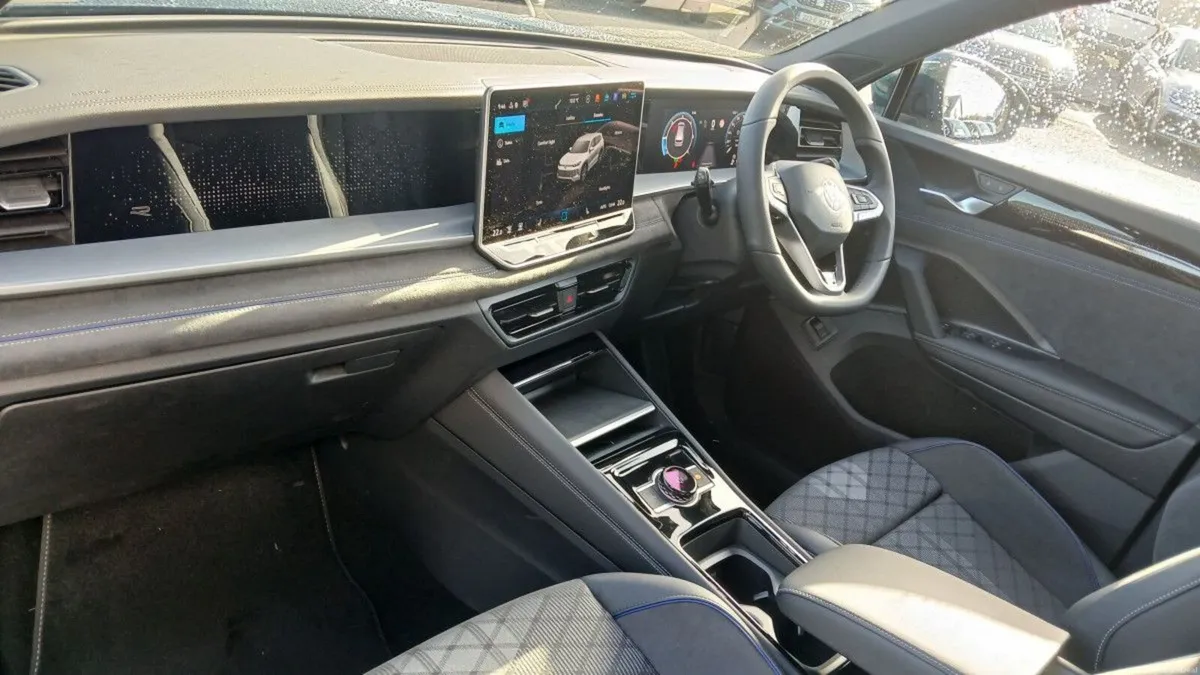 Volkswagen Tayron R-Line Edition 75 DSG 2.0 TDI 15 - Image 3
