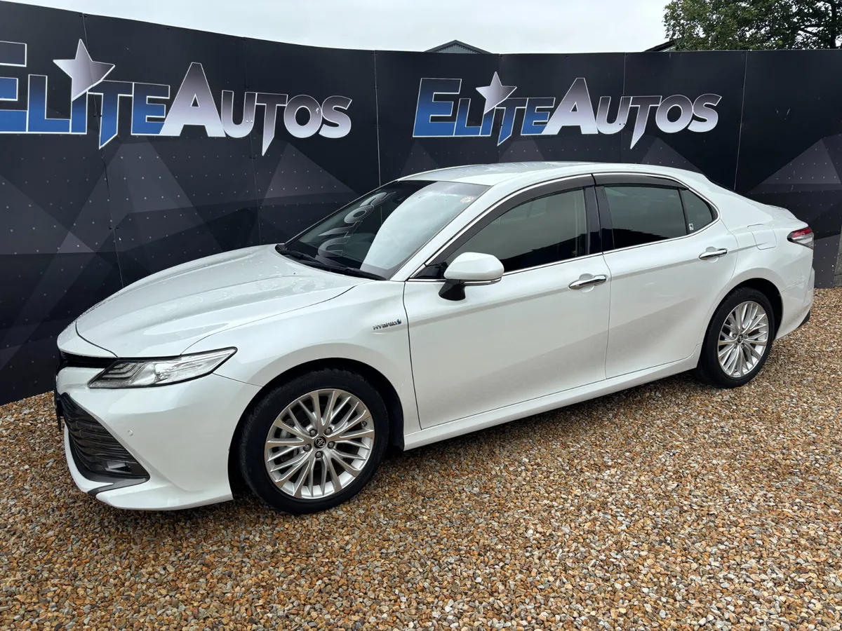 2018 Toyota Camry Sol G Pack Hybrid - Image 2