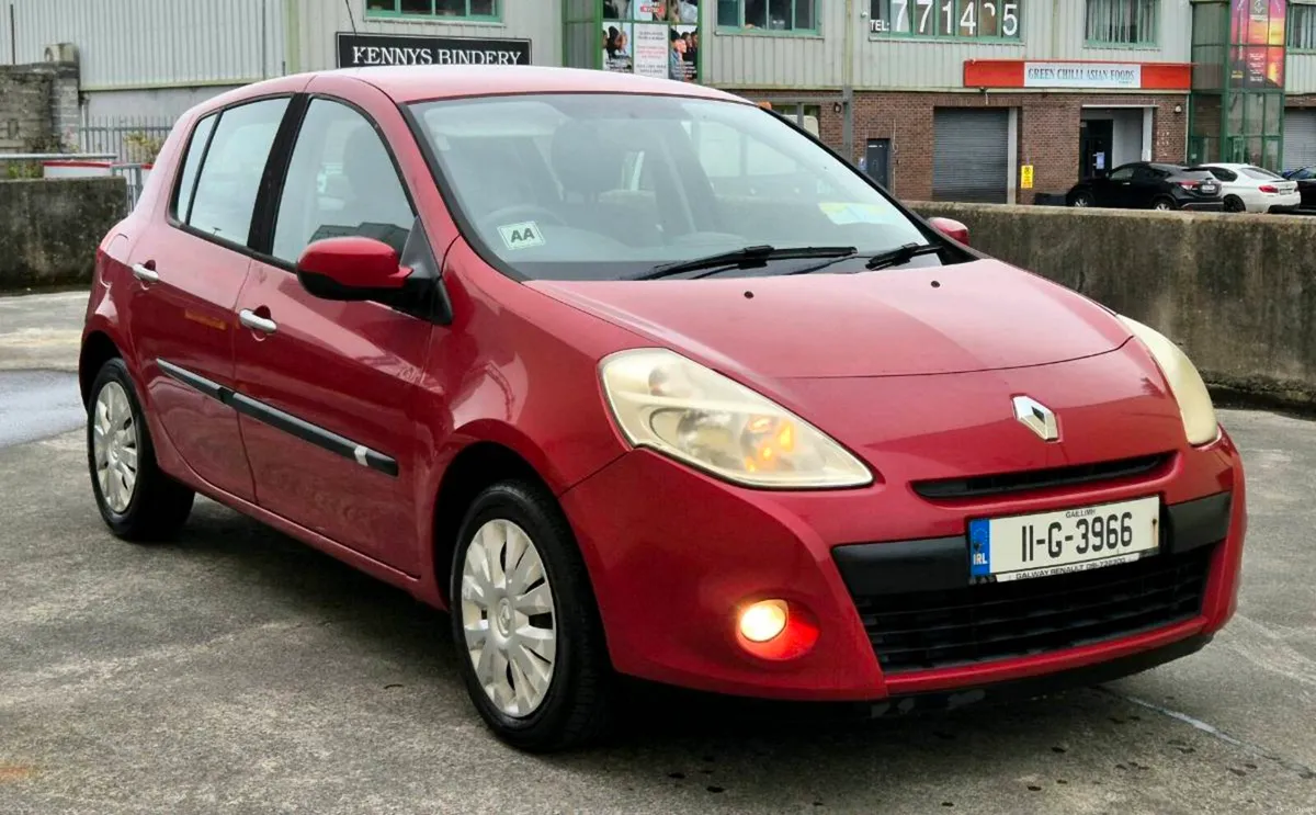 2011 Renault Clio ▪︎ LOW MILES ▪︎ - Image 2