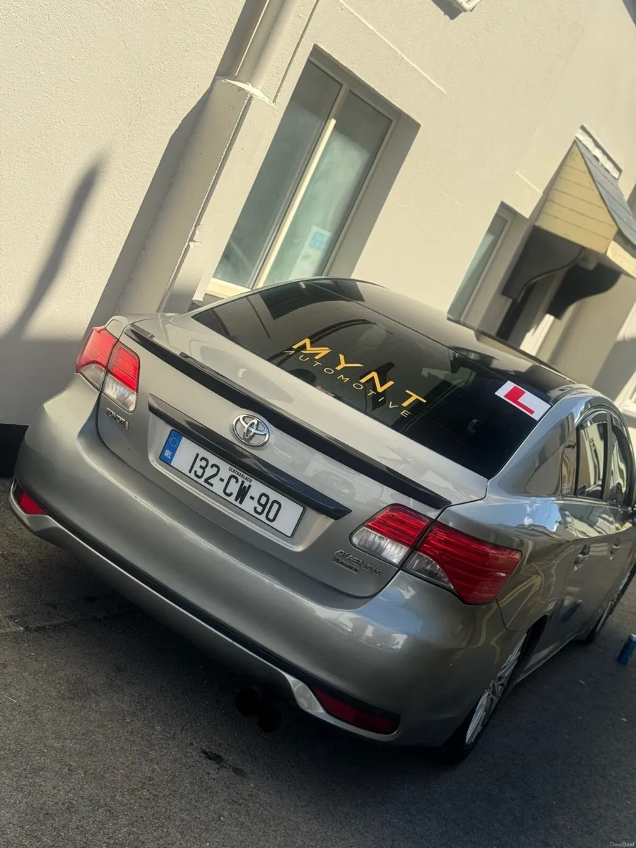 Toyota Avensis 2013 - Image 4
