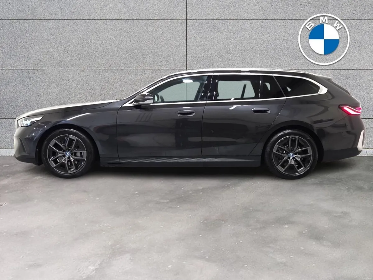 BMW i5 eDrive40 Sport Edition Touring - Image 4