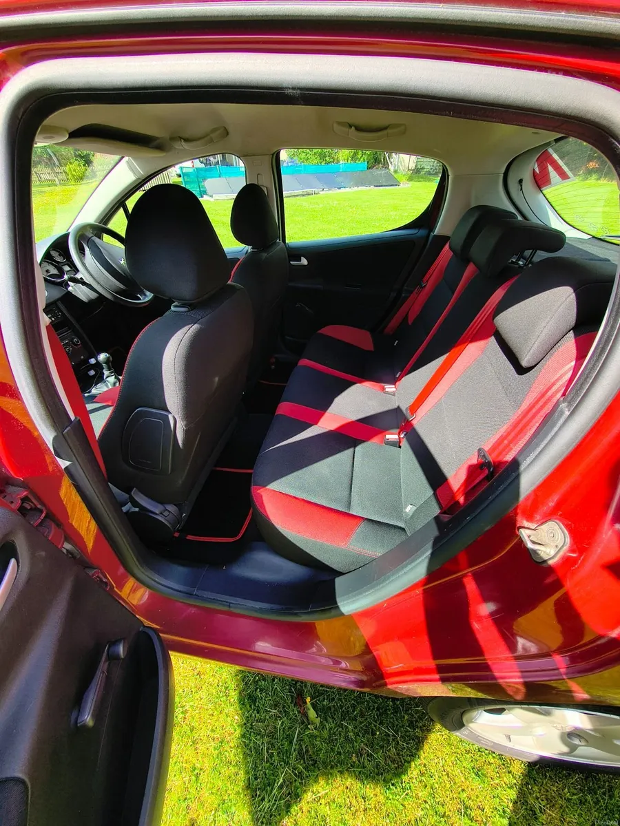 Peugeot 207 2010 - Image 2