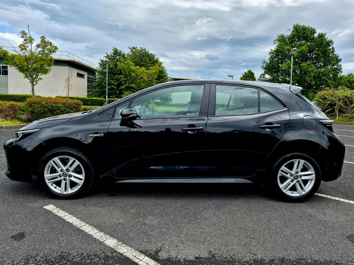 2022 TOYOTA COROLLA LUNA HYBRID - Image 2