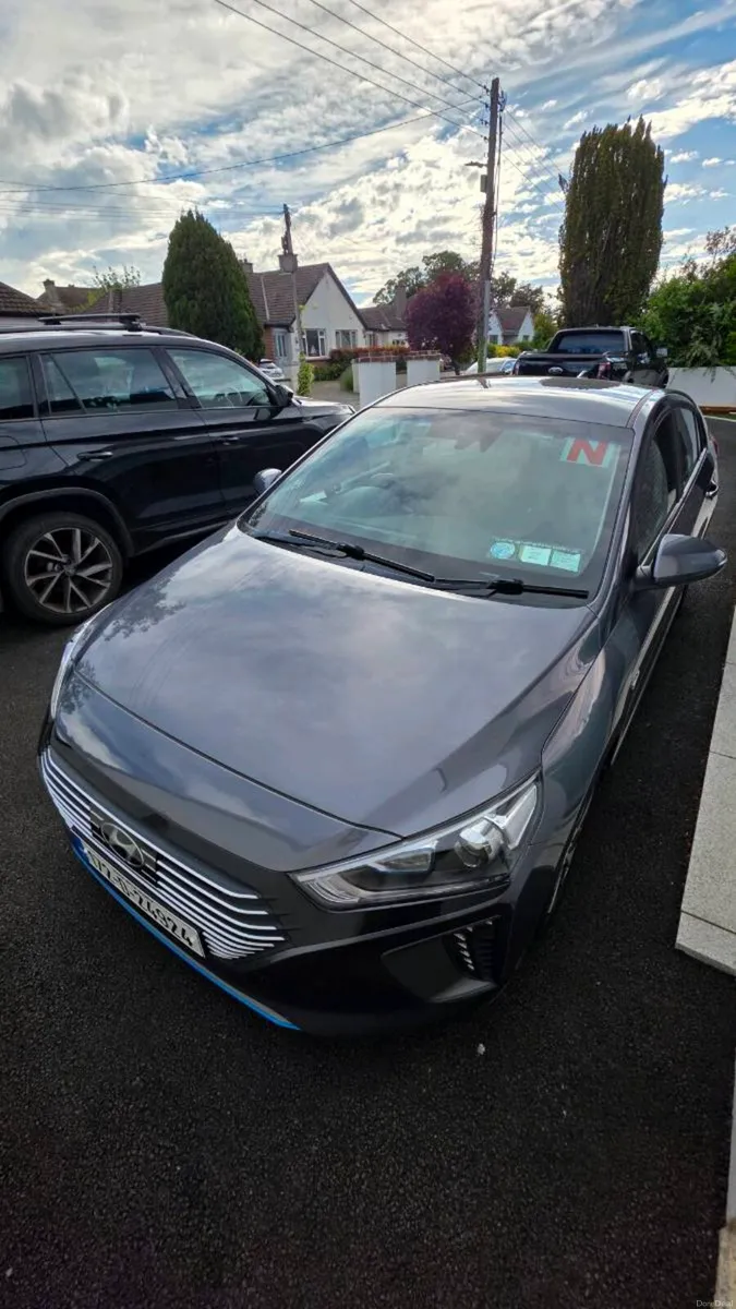 2017 Hyundai Ioniq SE Hybrid Auto, NCT 07/27 - Image 2