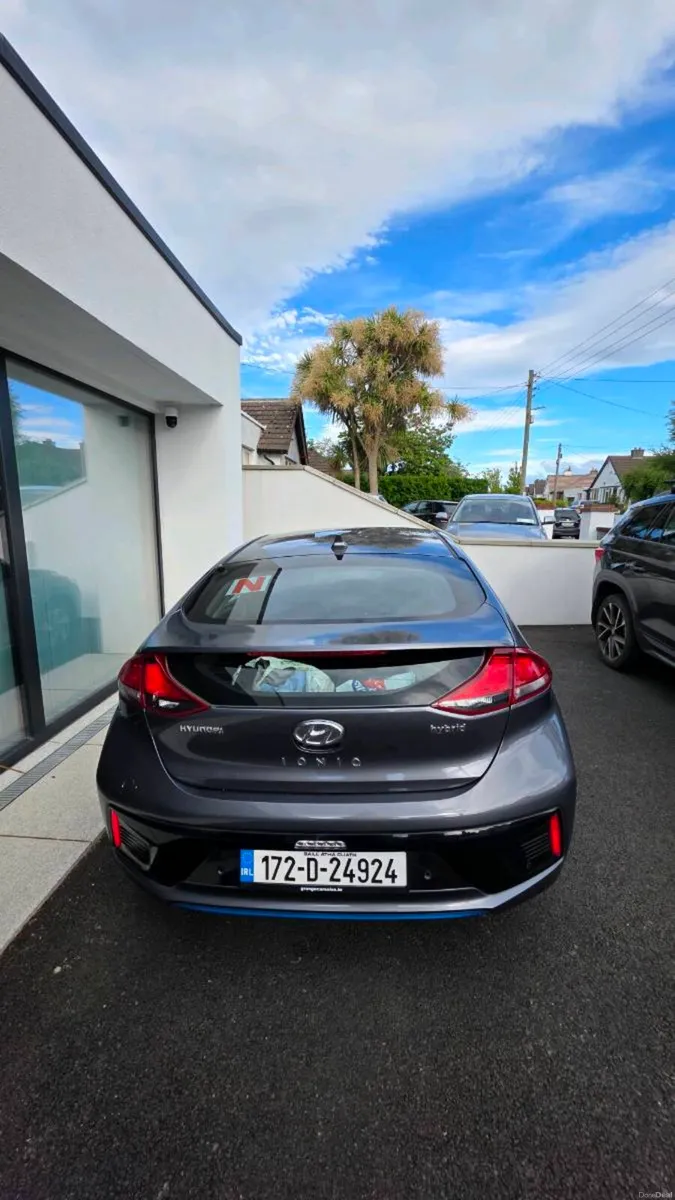 2017 Hyundai Ioniq SE Hybrid Auto, NCT 07/27 - Image 4