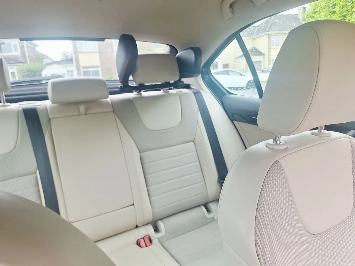 Skoda Octavia 2015 - Image 2