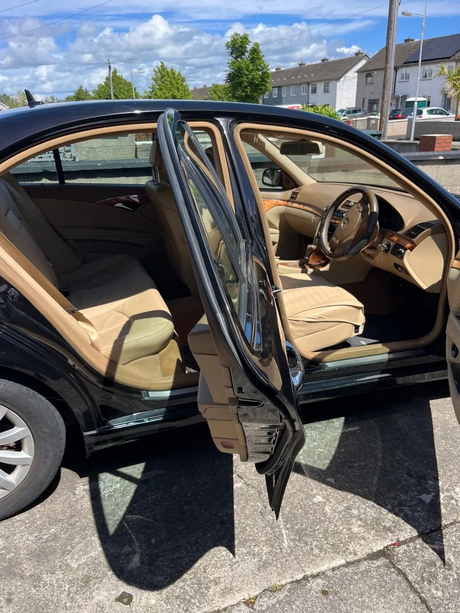 Mercedes-Benz E-Class 2007 - Image 1