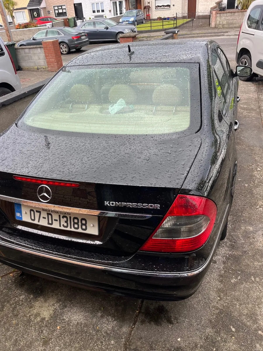 Mercedes-Benz E-Class 2007 - Image 3
