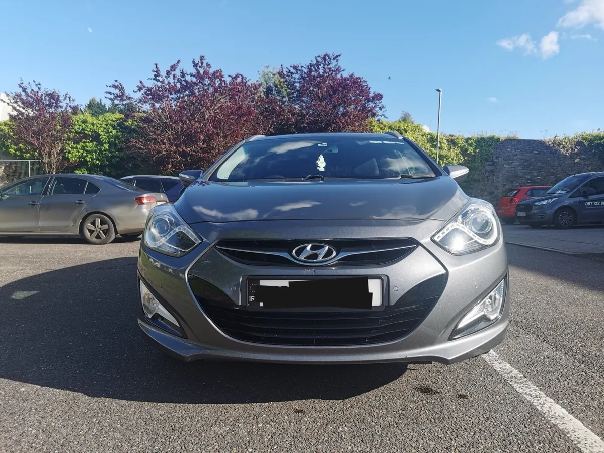Hyundai I40 Estate Manual - Image 2