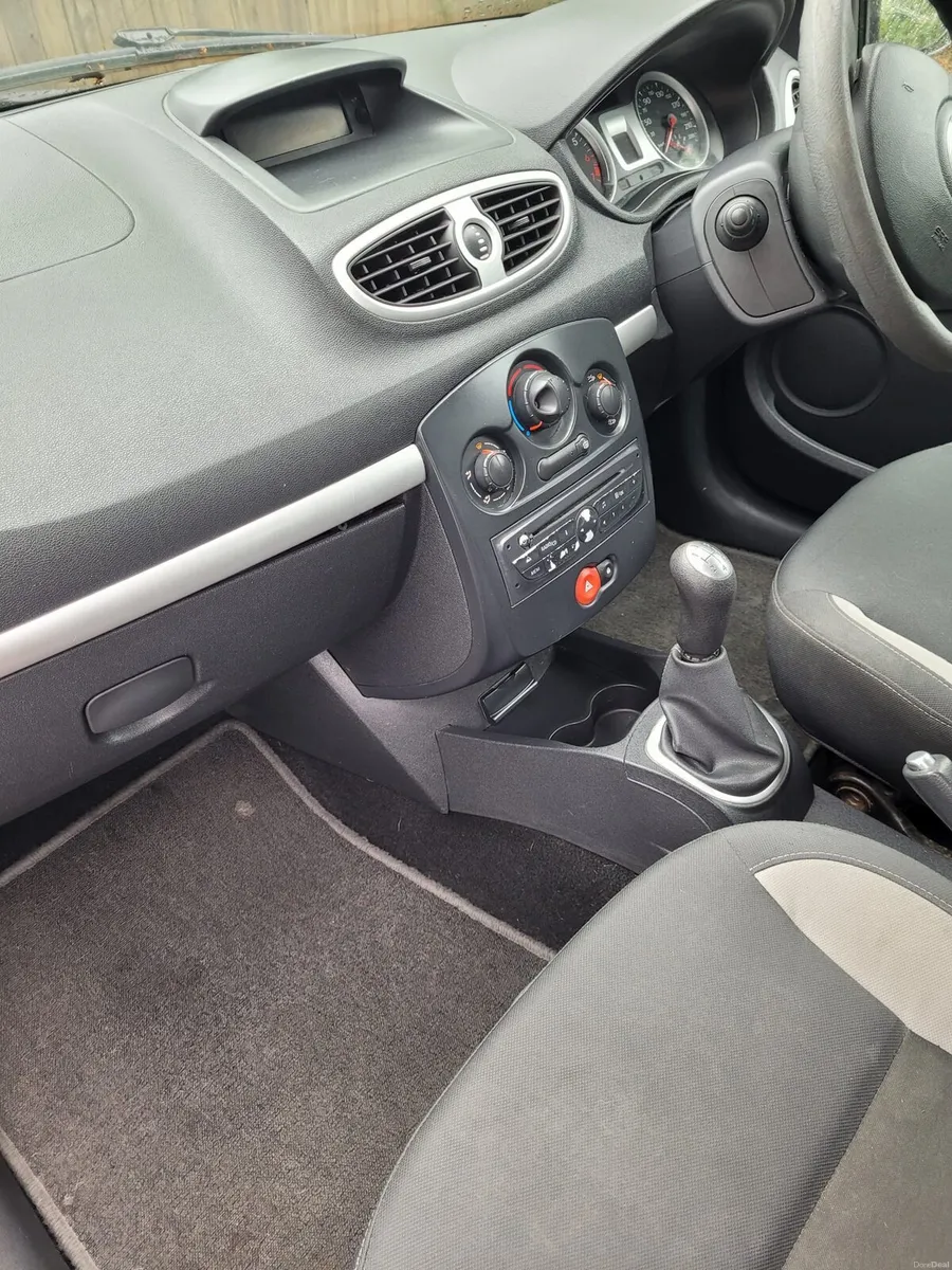 Renault Clio - Image 5