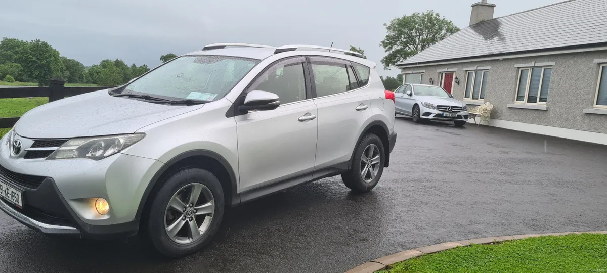 Toyota RAV4 2015 - Image 2