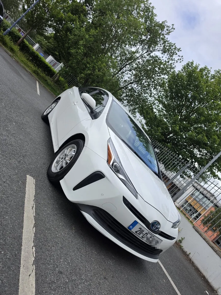 Toyota Prius 2021 - Image 2