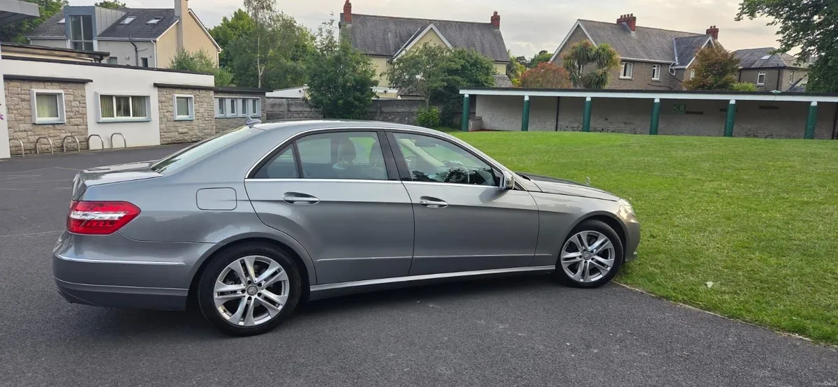 Mercedes-Benz E-Class 2013 - Image 2