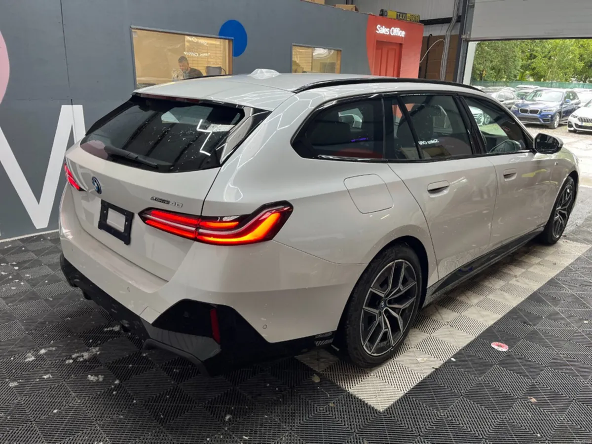 BMW i5 2025 BMW I5 EDRIVE40 TOURING AUTOMATIC / CR - Image 2