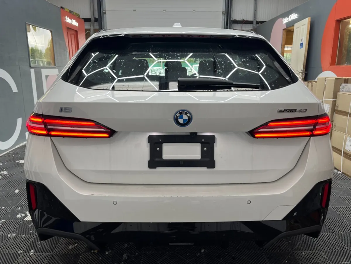 BMW i5 2025 BMW I5 EDRIVE40 TOURING AUTOMATIC / CR - Image 3