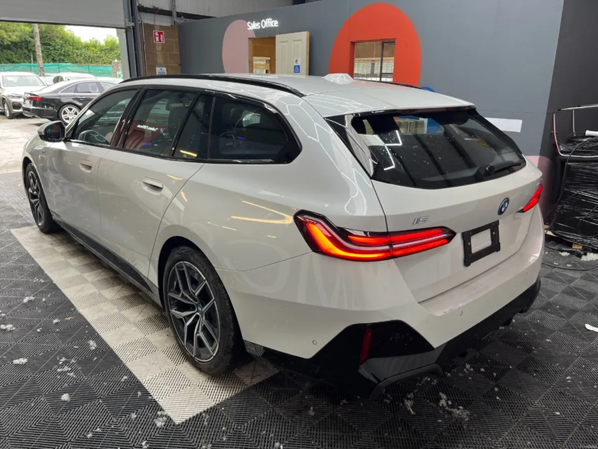 BMW i5 2025 BMW I5 EDRIVE40 TOURING AUTOMATIC / CR - Image 4