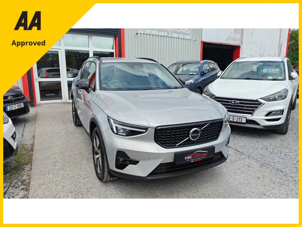 Volvo XC40 2023 PLUS T4 Petrol Plug In Hybird - Image 3