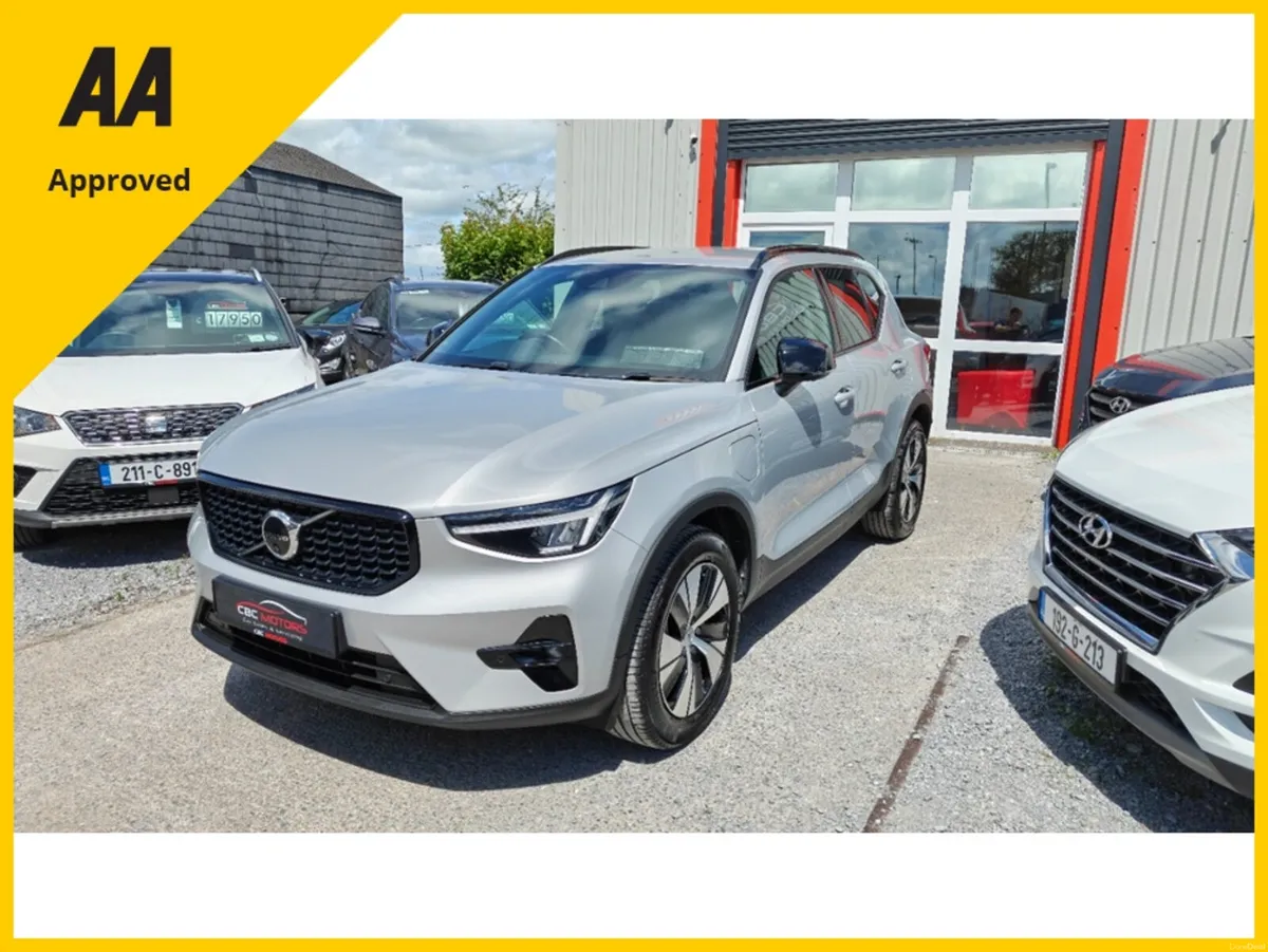 Volvo XC40 2023 PLUS T4 Petrol Plug In Hybird - Image 5