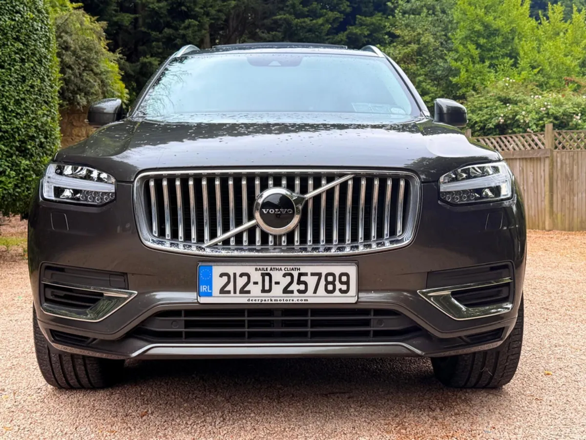 Volvo XC90 INSCRIPTION PRO T8 AWD *Panoramic Sunro - Image 3