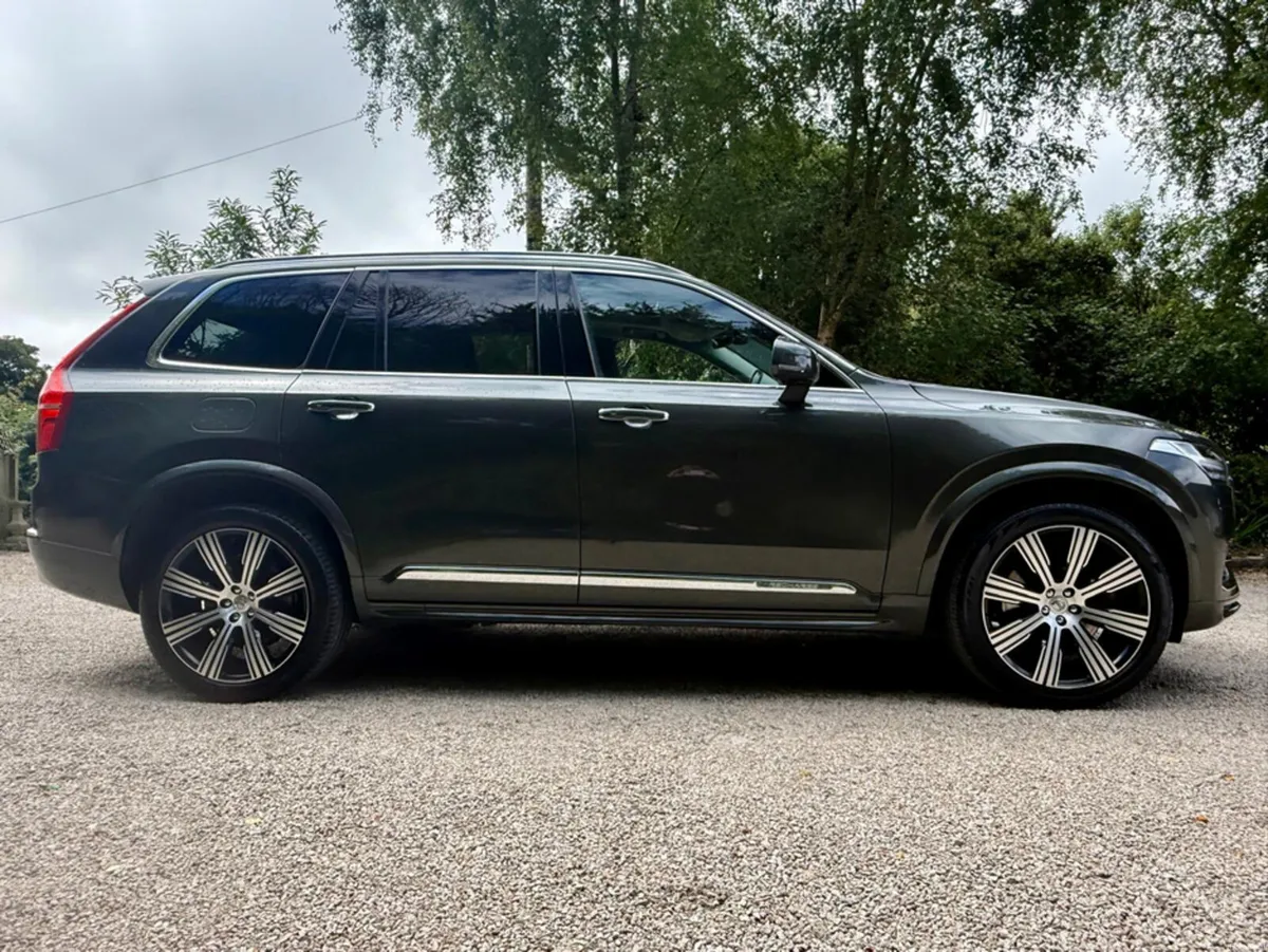 Volvo XC90 INSCRIPTION PRO T8 AWD *Panoramic Sunro - Image 4