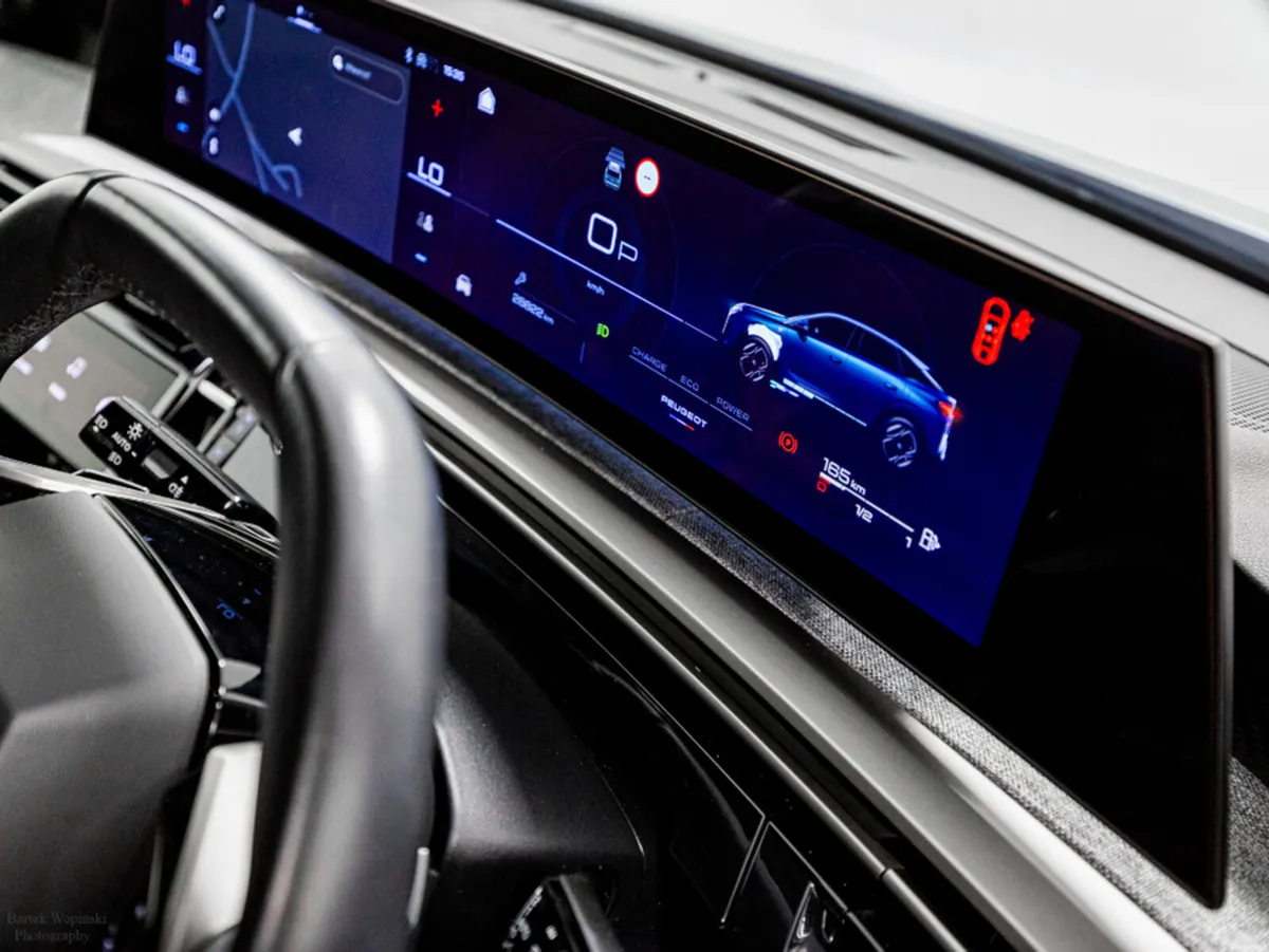 Peugeot 3008 Allure Hybrid Auto 145HP - Image 4