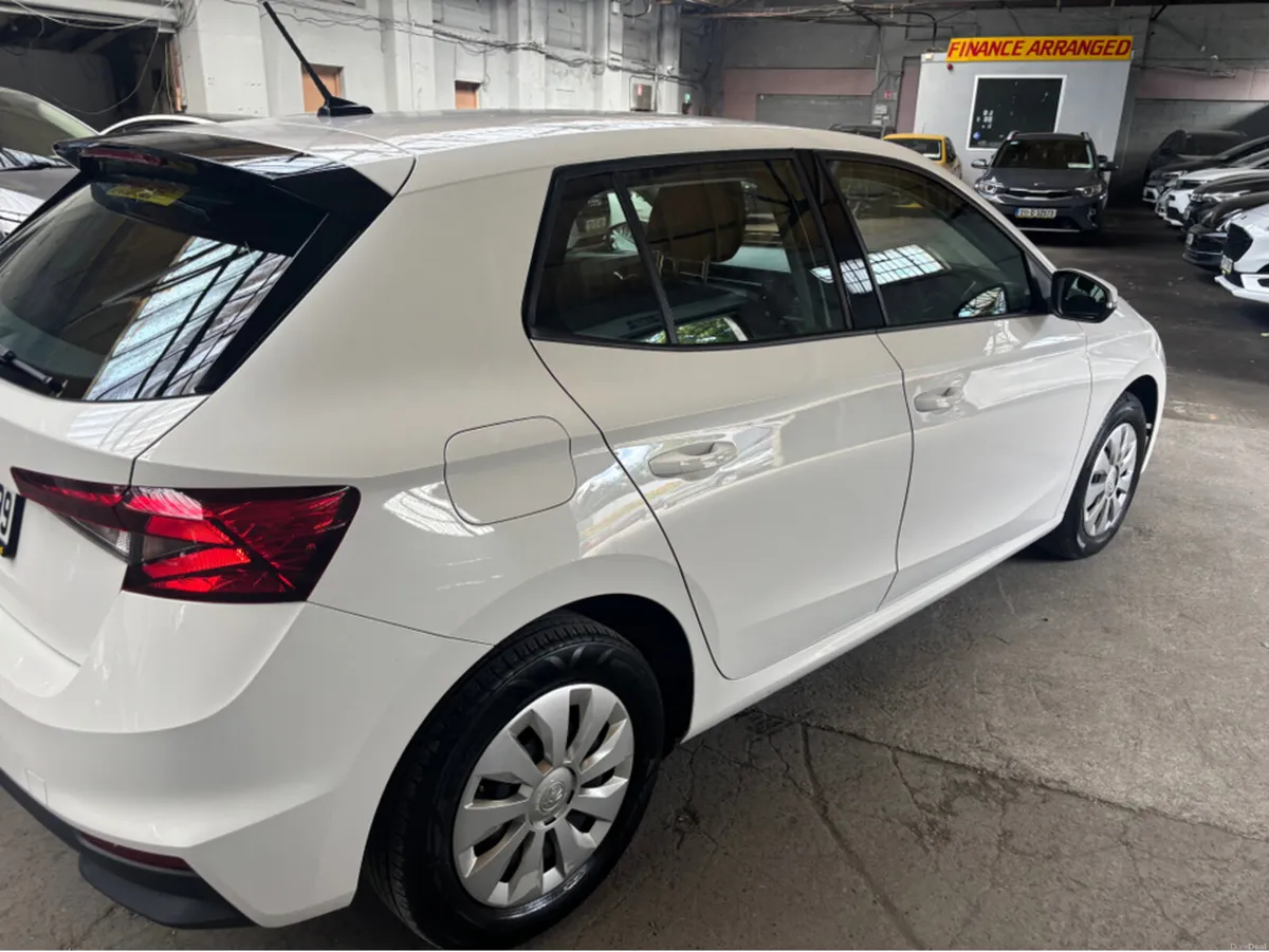 Skoda Fabia ACTIVE 1.0 MPI 65HP 5DR - Image 4
