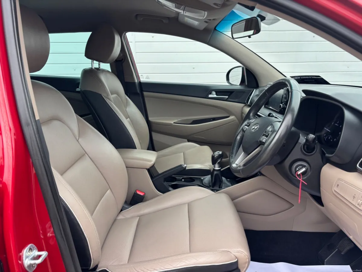 Hyundai Tucson IX35 EXECUTIVE 5DR - Image 3