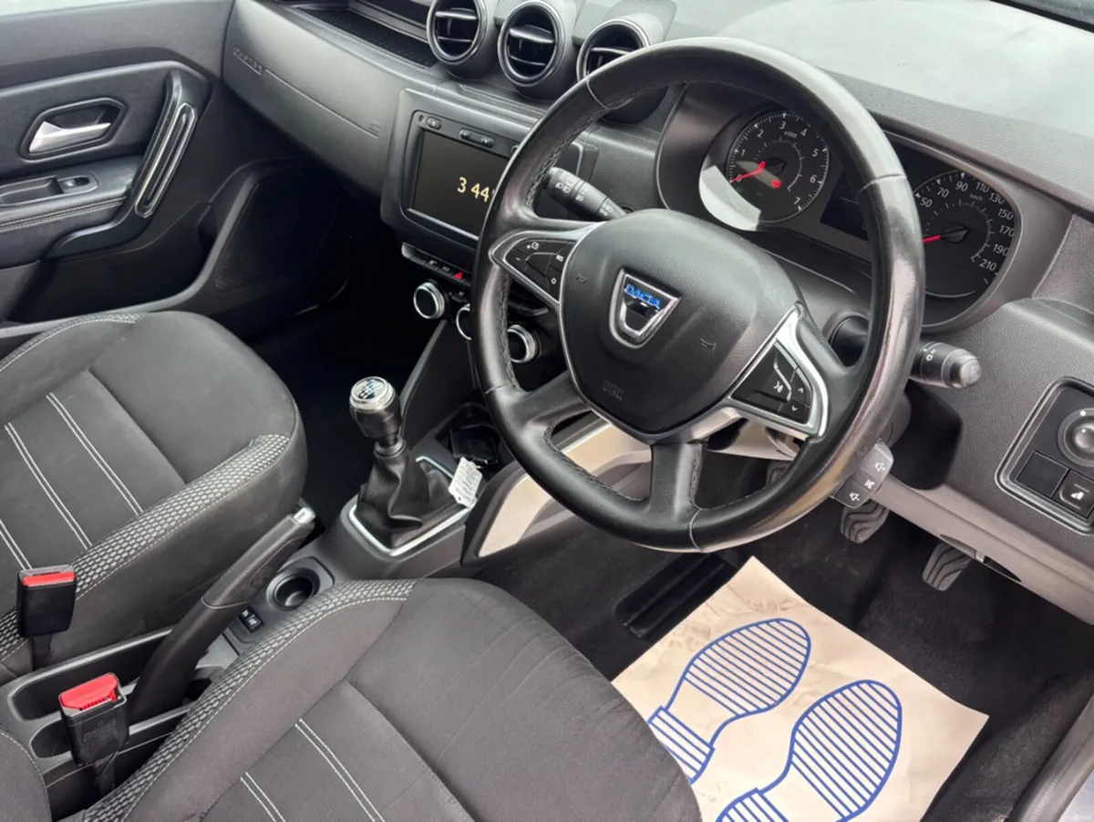 Dacia Duster PRESTIGE BLUE DCI 115 M 4DR - Image 3
