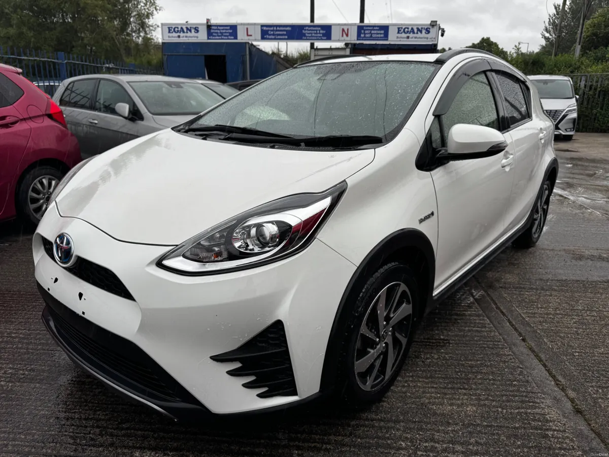 **Toyota Aqua 2017 Hybrid – Excellent Condition** - Image 2