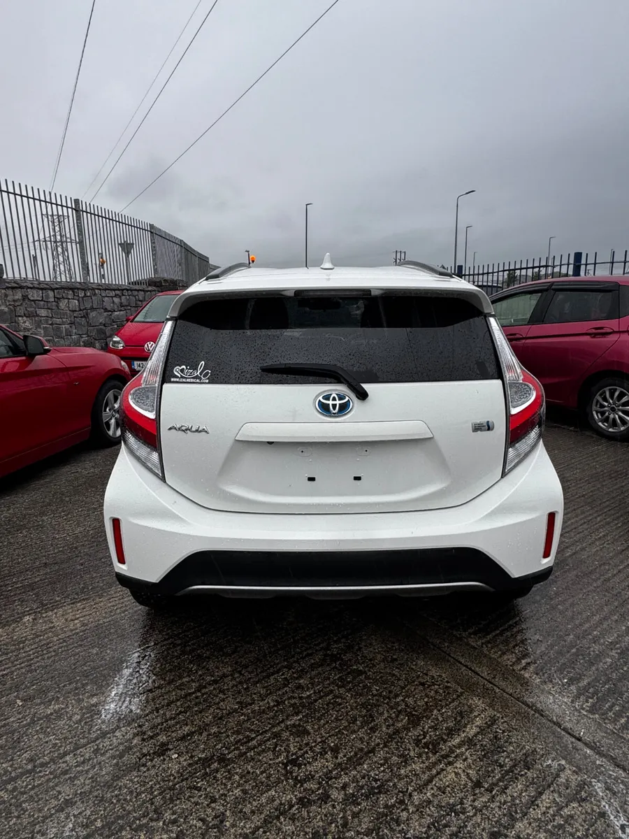 **Toyota Aqua 2017 Hybrid – Excellent Condition** - Image 4