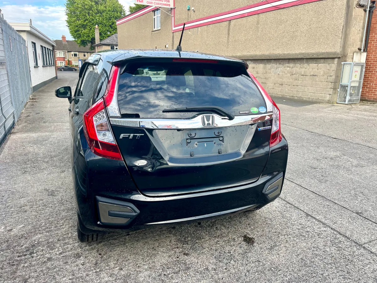 Honda fit 2014 hybrid Automatic - Image 4