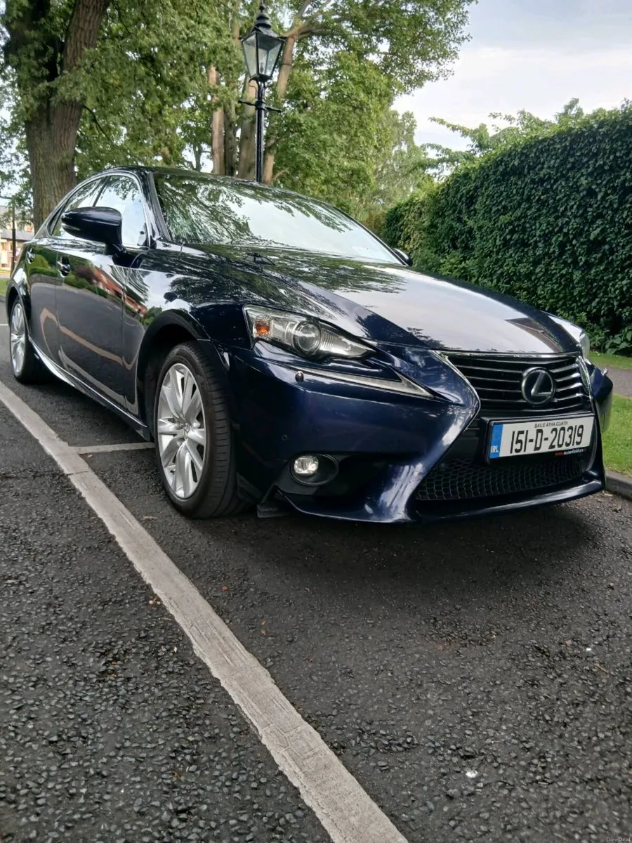 Lexus IS300h - Image 1