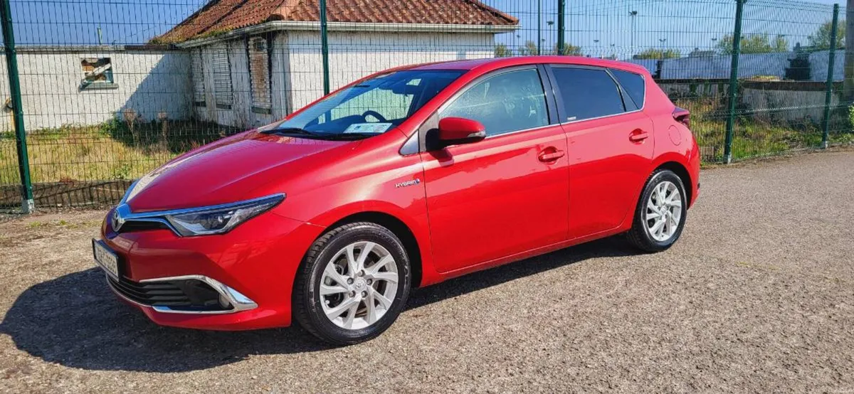 Toyota Auris 1.8L Petrol Hybrid Automatic - Image 3