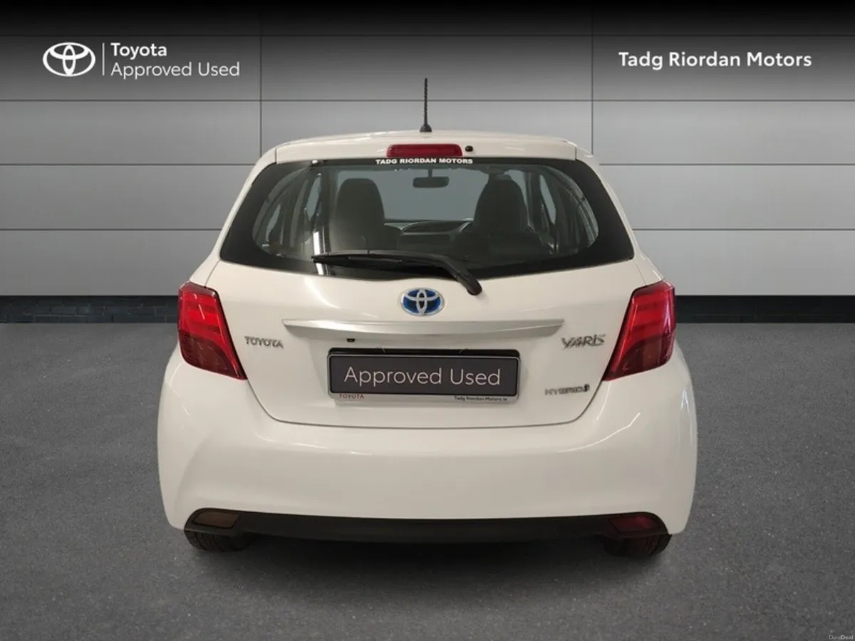Toyota Yaris HYBRID LUXURY - Image 4