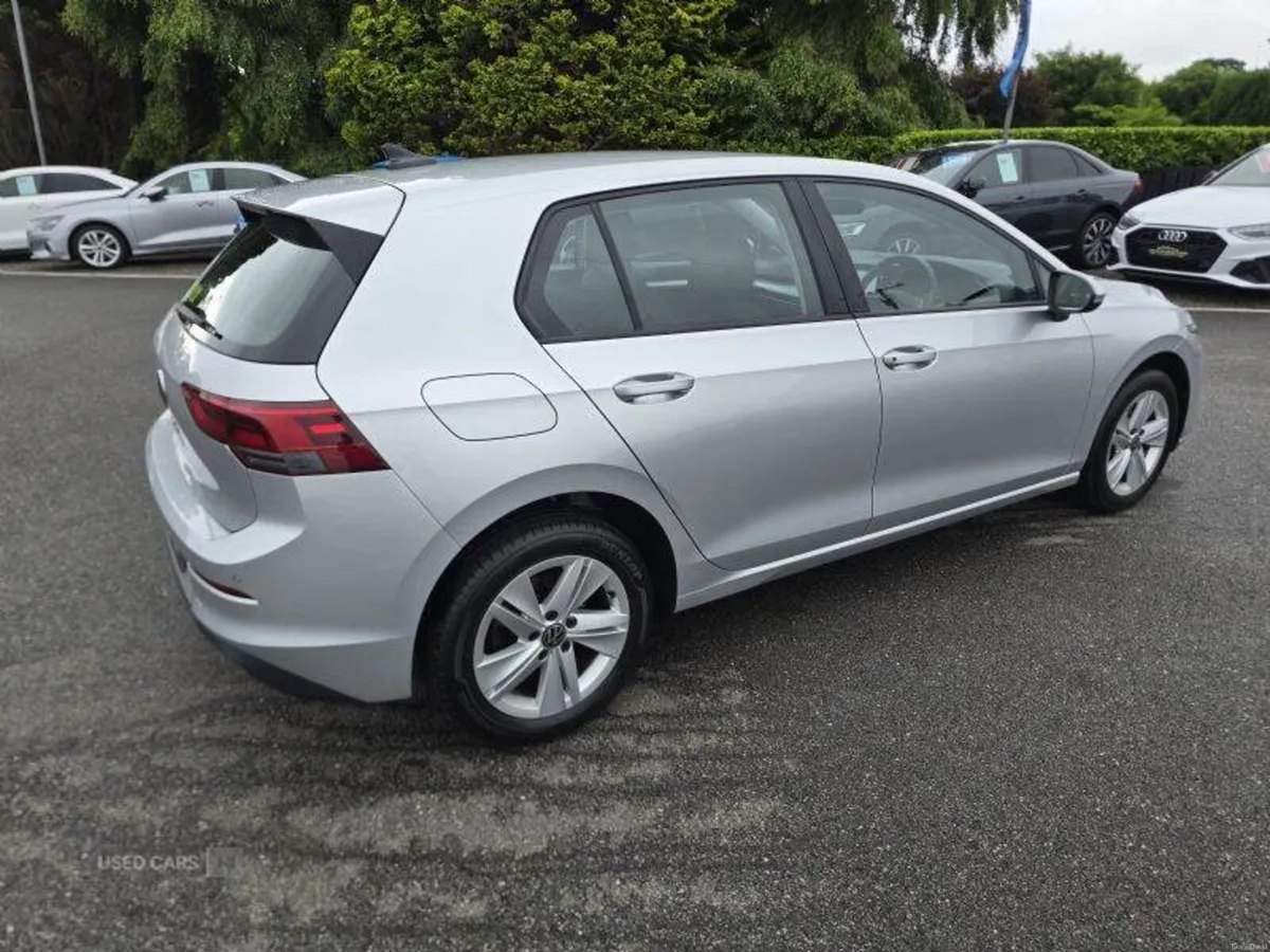 Volkswagen Golf Life - Image 5
