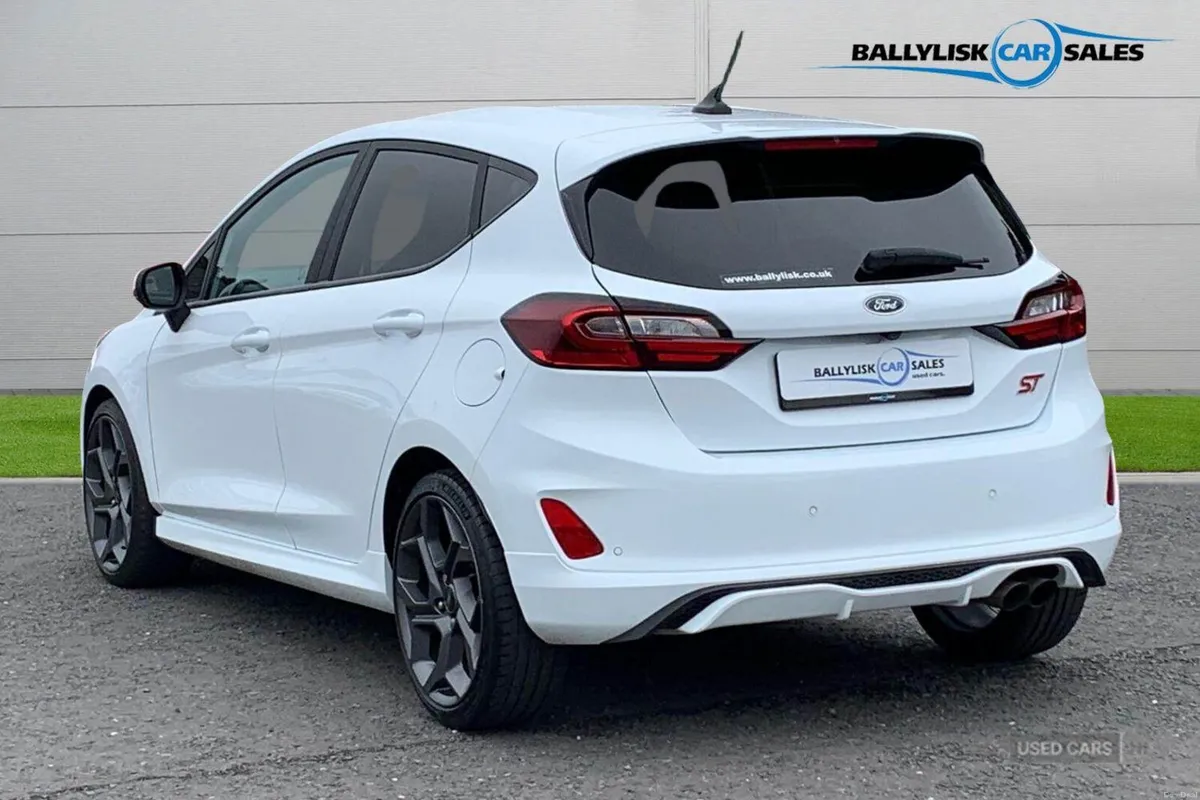Ford Fiesta HATCHBACK - Image 2