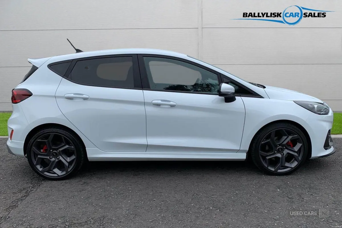 Ford Fiesta HATCHBACK - Image 3