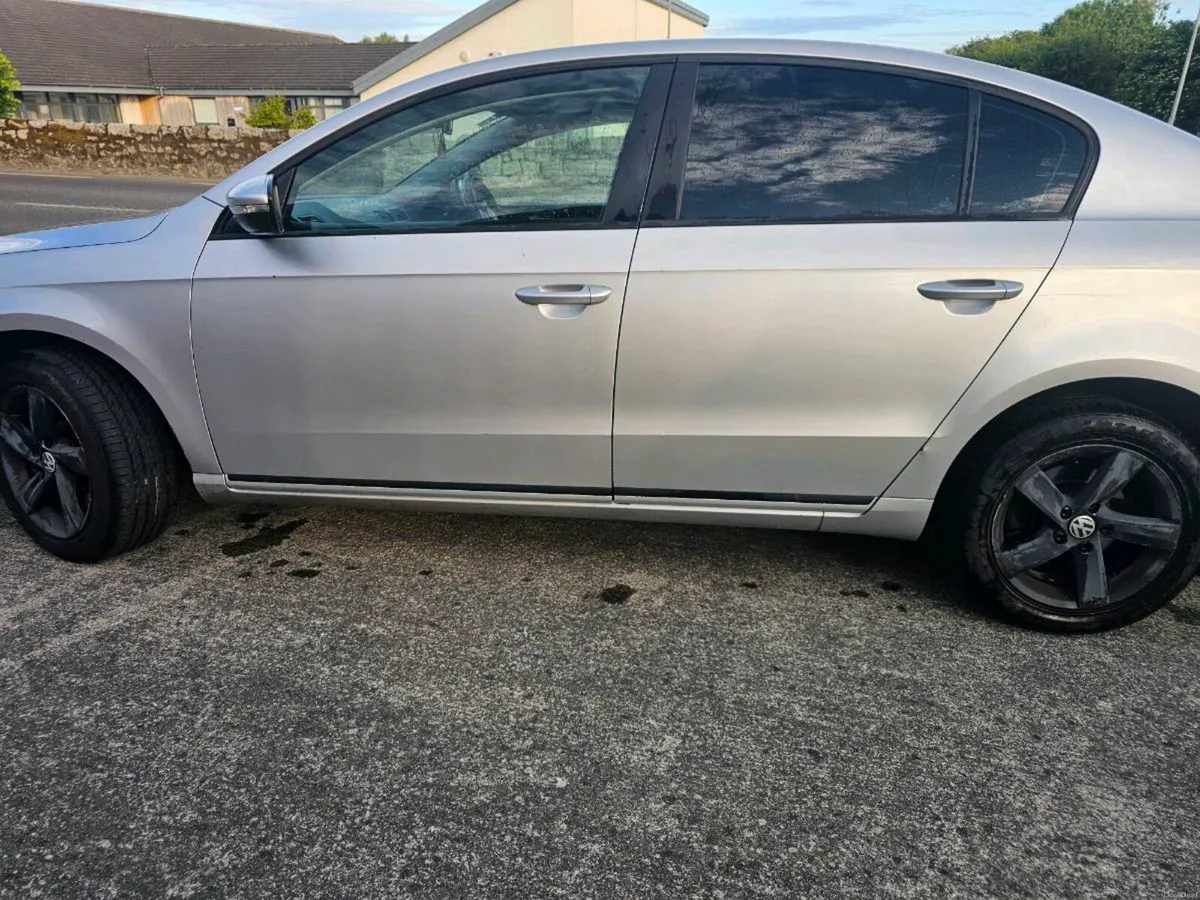 2011 Volkswagen Passat - Image 3
