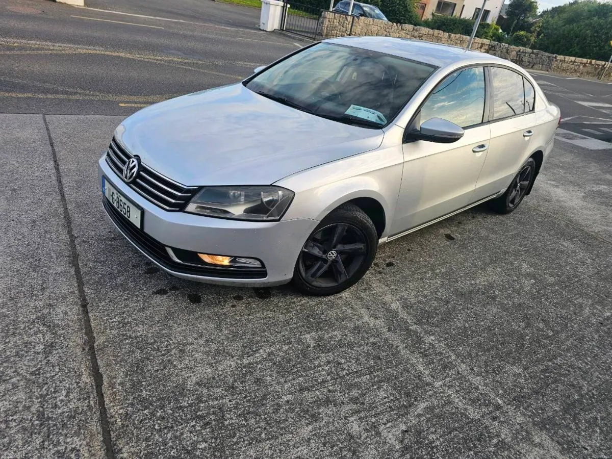 2011 Volkswagen Passat - Image 4