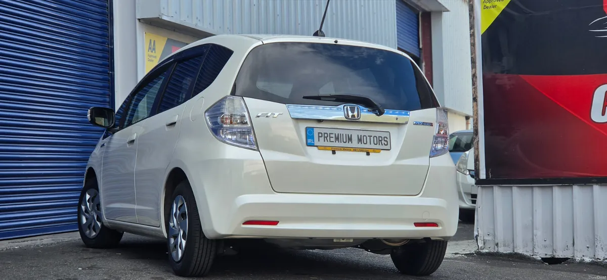 Honda Fit Hybrid Automatic - Image 4