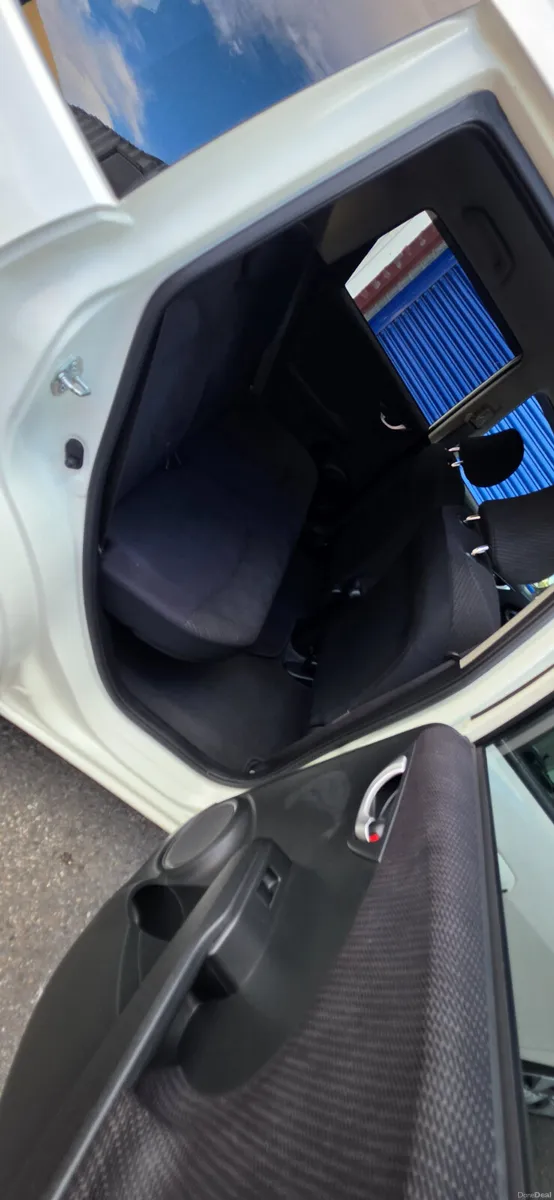 Honda Fit Hybrid Automatic - Image 6