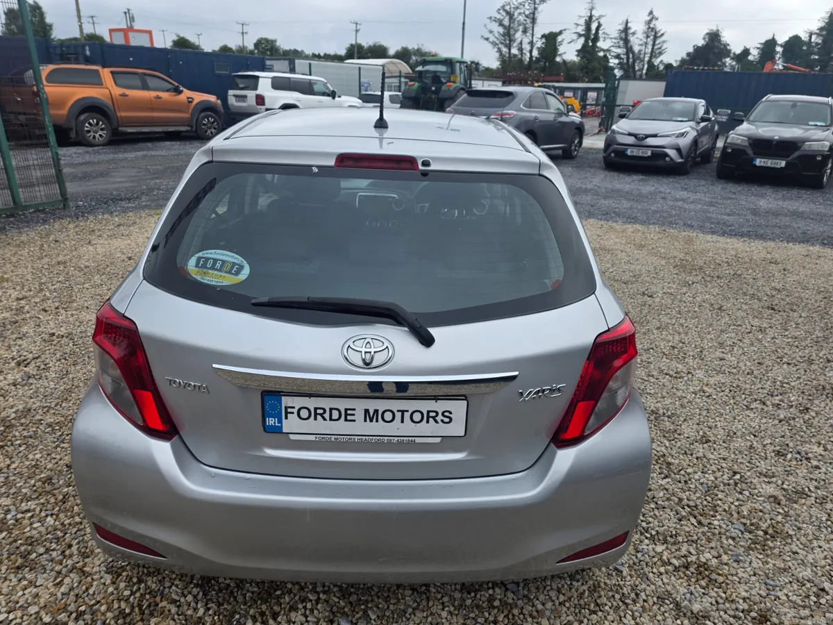 Toyota Yaris 2012 - Image 5