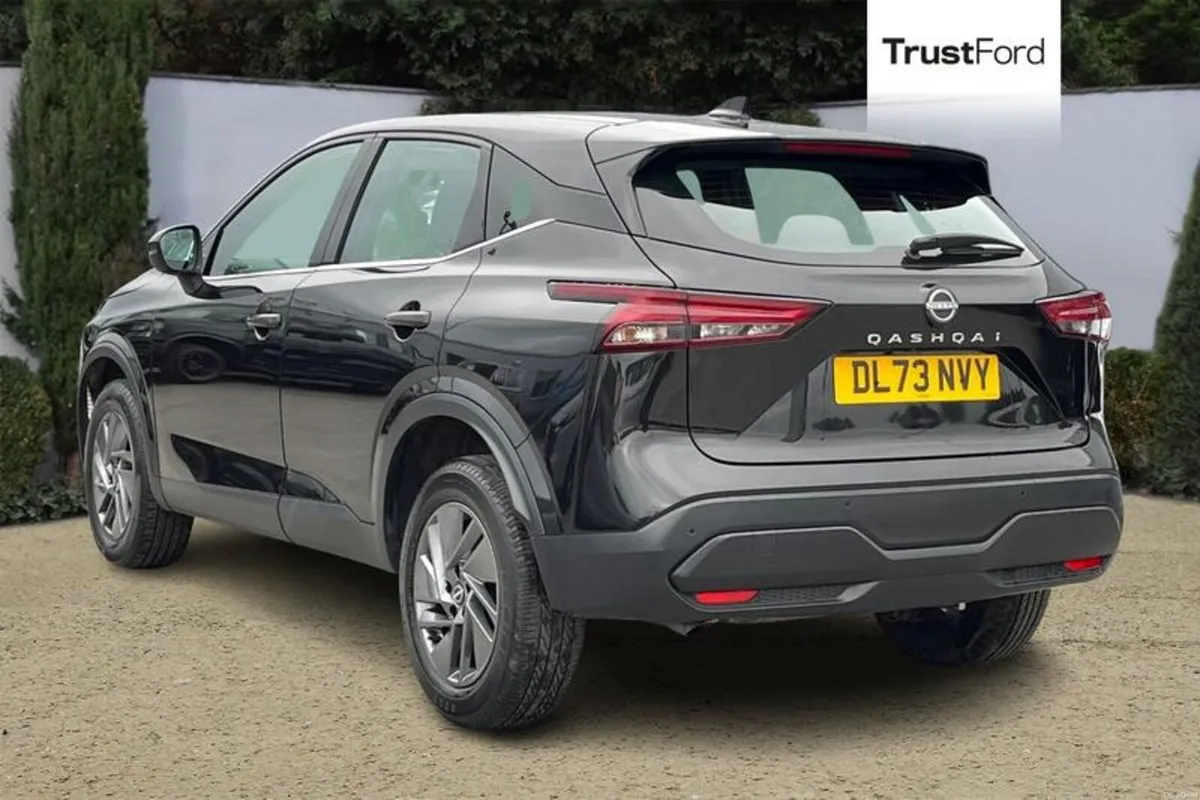 Nissan Qashqai Acenta Premium - Image 2
