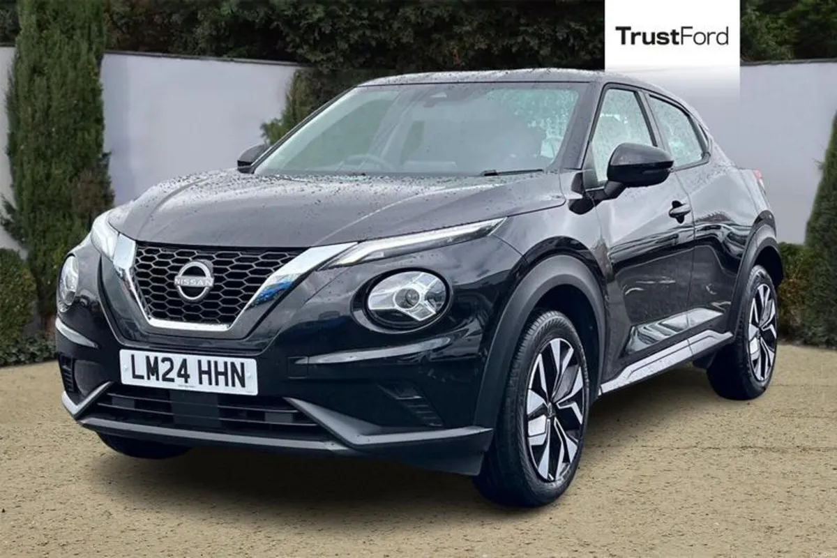 Nissan Juke 1.0 DIG-T Acenta SUV 5dr - REVERSING C - Image 5