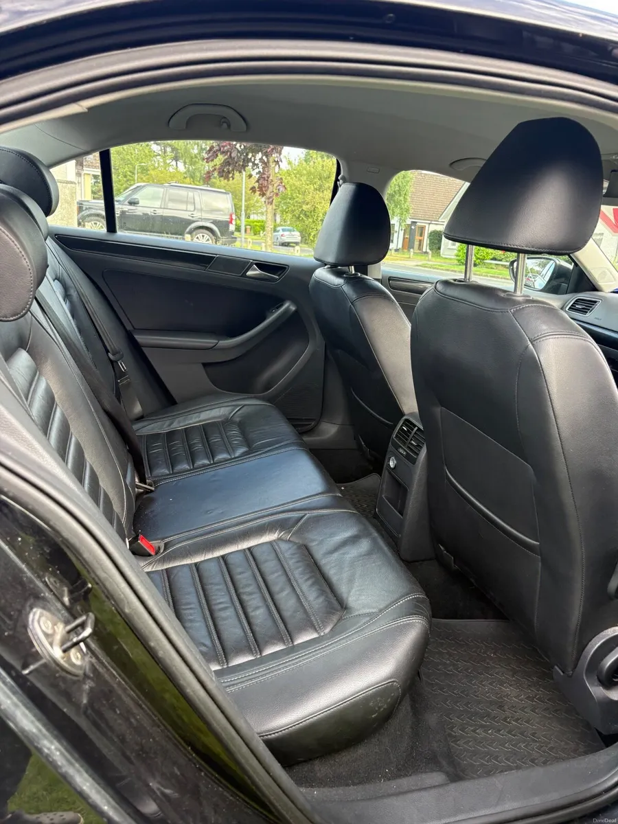 Volkswagen Jetta 2012 - Image 2