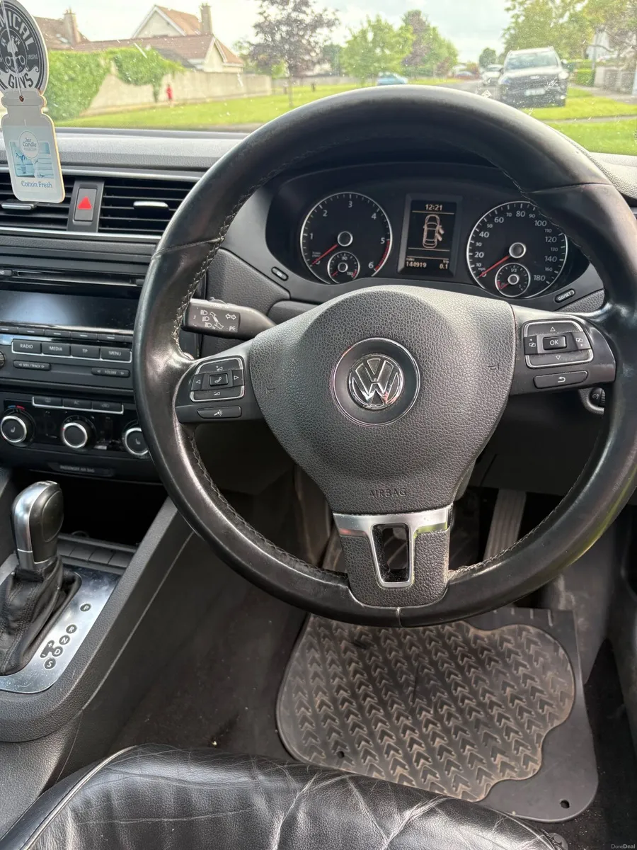 Volkswagen Jetta 2012 - Image 3