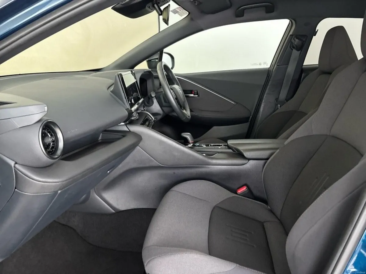 Toyota C-HR HYBRID SPORT - Image 6