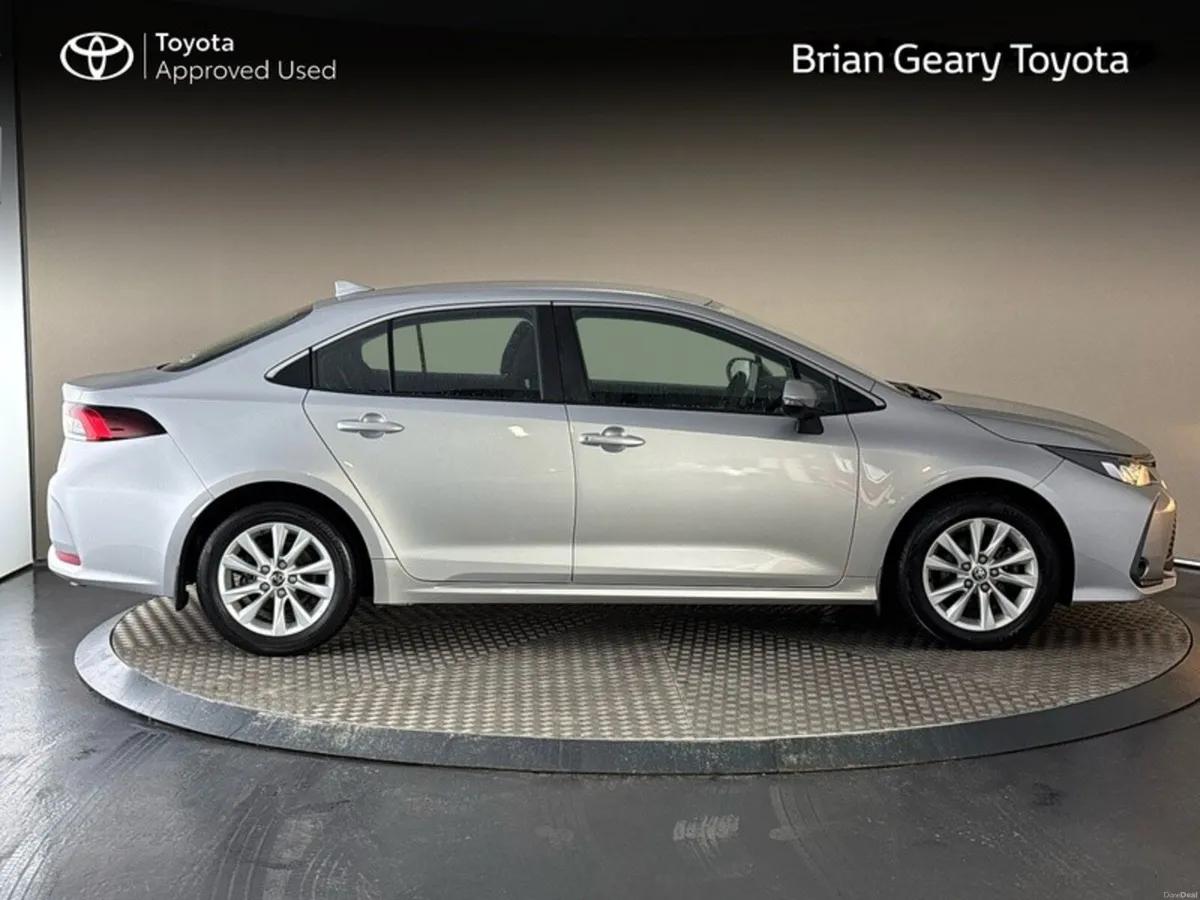 Toyota Corolla HYBRID LUNA SALOON - Image 3