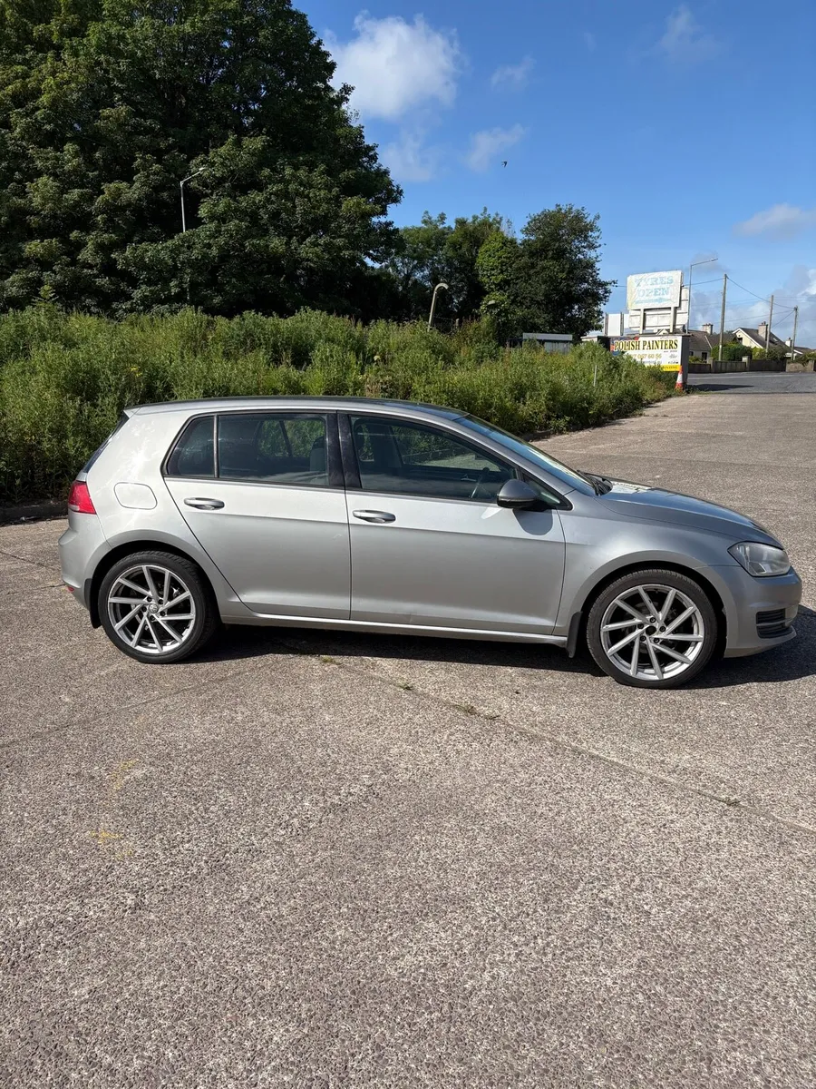 2014 Volkswagen Golf - Image 2
